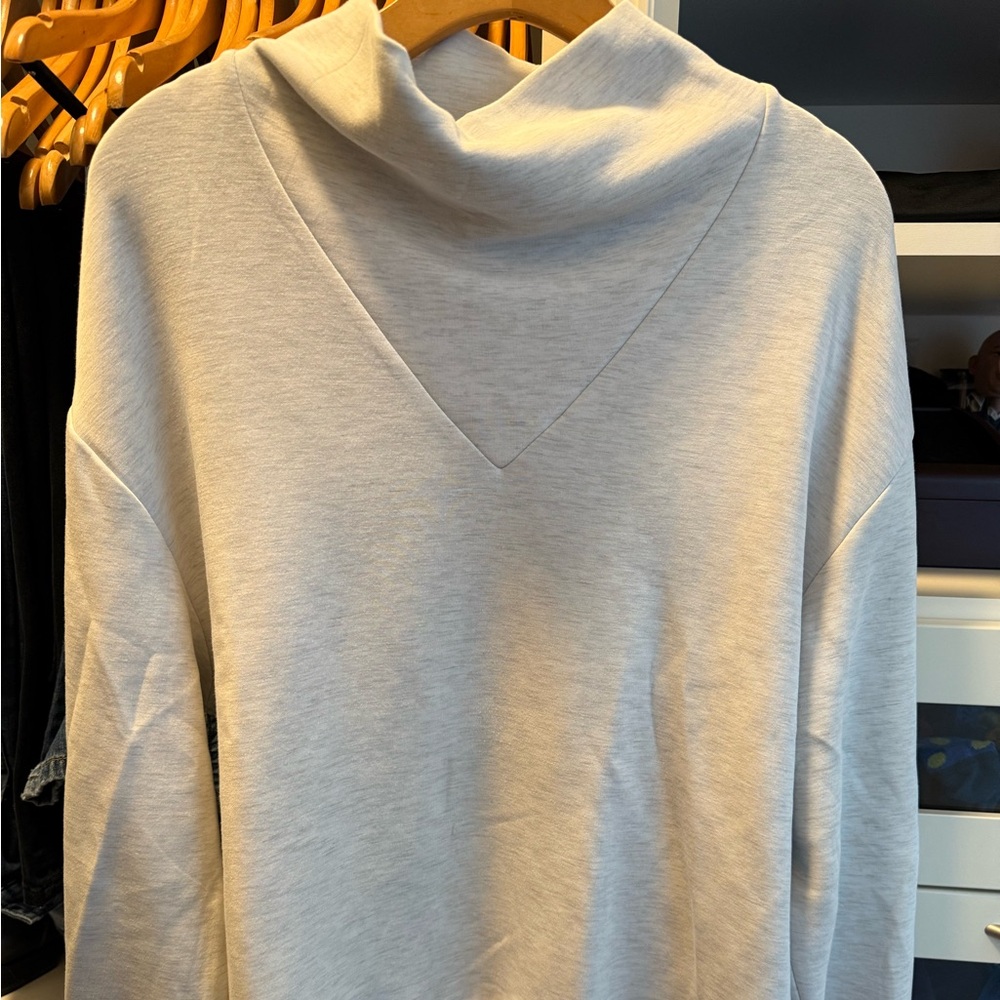 Varley Betsy Soft Gray Sweatshirt
